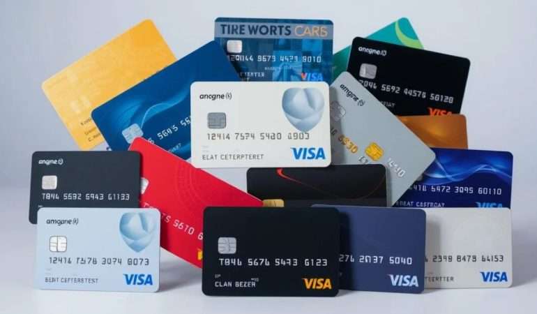 Оформление дебетовой карты с доставкой: удобно ли?