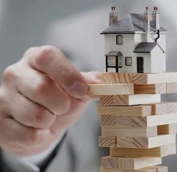 Покупка квартиры на вторичном рынке: невидимые юридические риски, которые могут лишить вас жилья